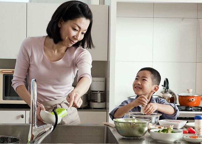 Tranh cãi việc phụ huynh treo “bảng giá tiền công việc”: Nên hay không