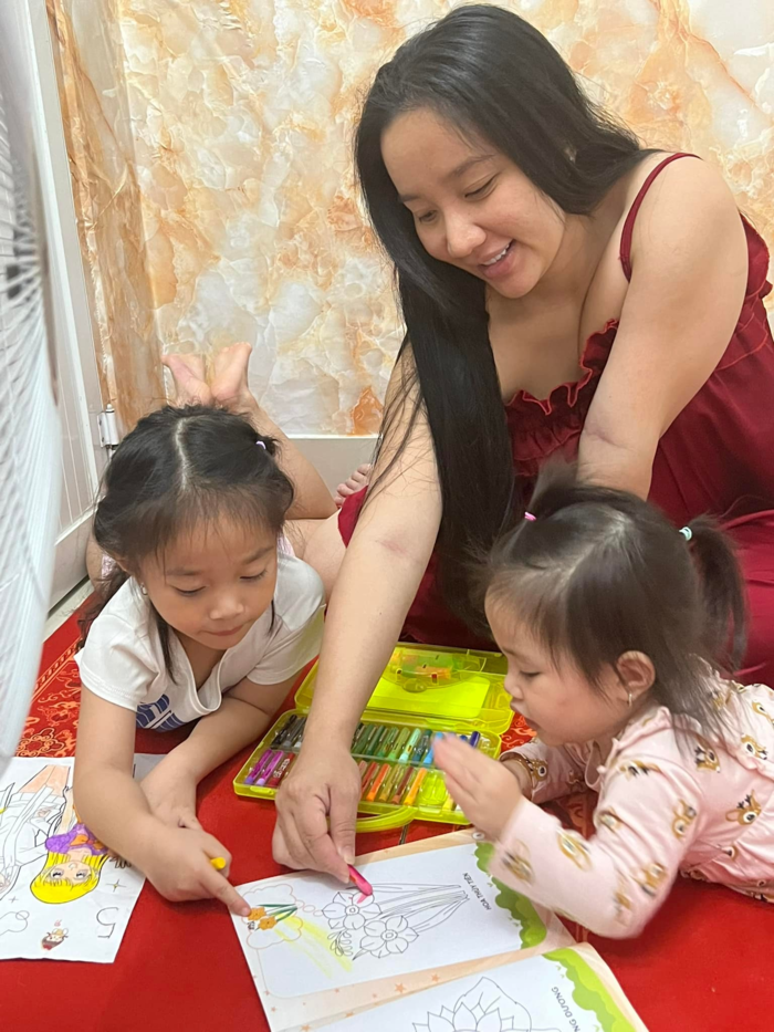 Trước lâm bồn, Quỳnh Quỳnh tâm sự: mong các con không bán hàng online
