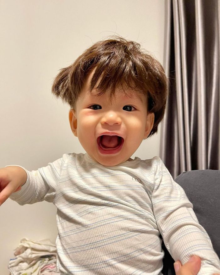 Vẻ đáng yêu của con trai Jaykii - Mai Anh: sao chép bố đến cả bờ môi