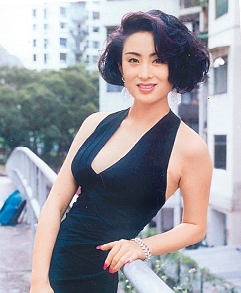 Vẻ đẹp quốc sắc thiên hương của mỹ nữ TVB tóc ngắn: Gia Hân thoát tục