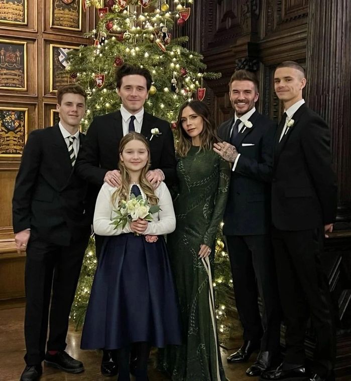 Vợ chồng Beckham kỉ niệm 23 năm cưới: Brooklyn có mặt, Romeo chia tay