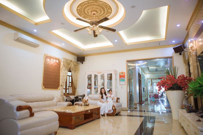 Vy Oanh khoe cận ngóc ngách biệt thự như tòa lâu đài ở Hải Phòng