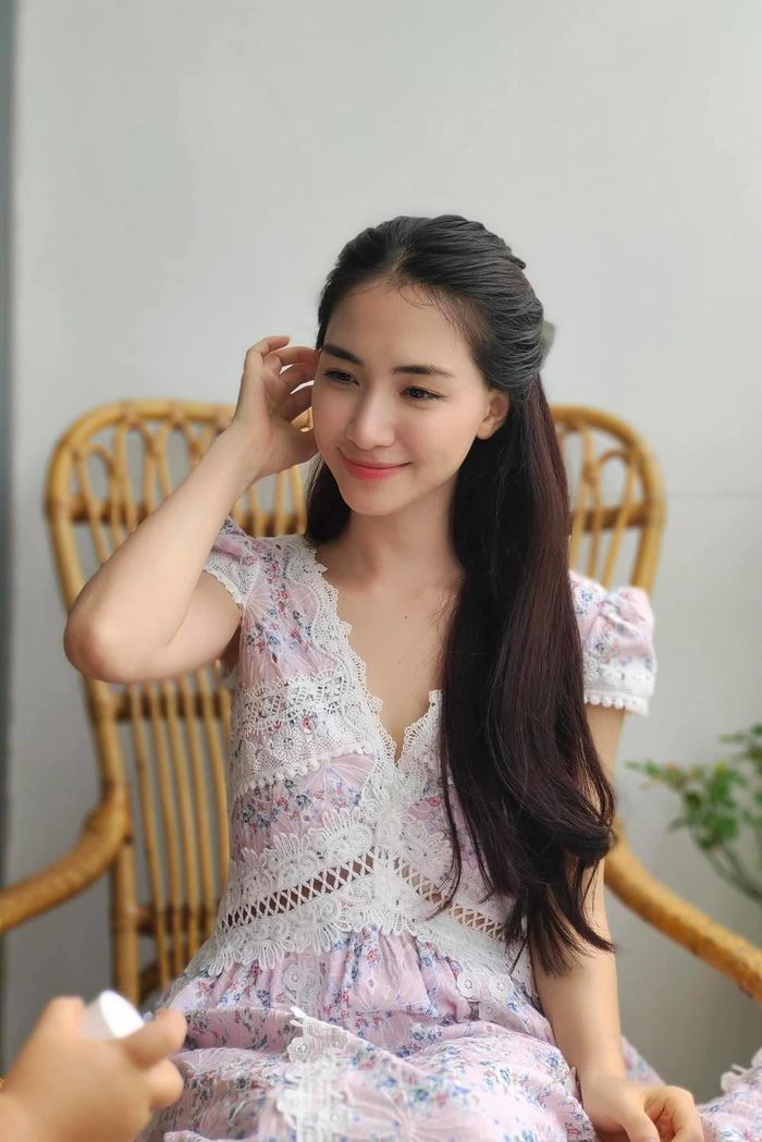 Xởi lởi như Hòa Minzy: chẳng ngại nhận mặc quần độn 350k