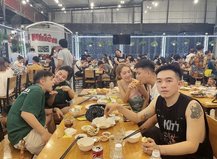 Du lịch bất ổn như Phở Đặc Biệt: Đã ế lại còn chơi với hội có bồ