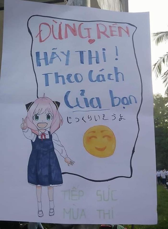 Những hình ảnh động viên tinh thần cực đáng yêu của kỳ thi TN THPT