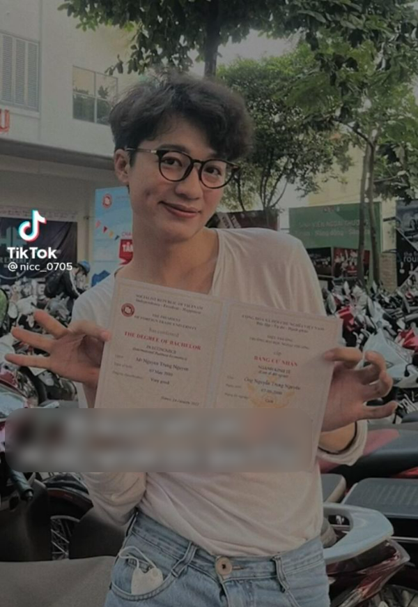 Anh chàng LGBT: Tốt nghiệp loại giỏi nhờ bạn trai gánh còng lưng
