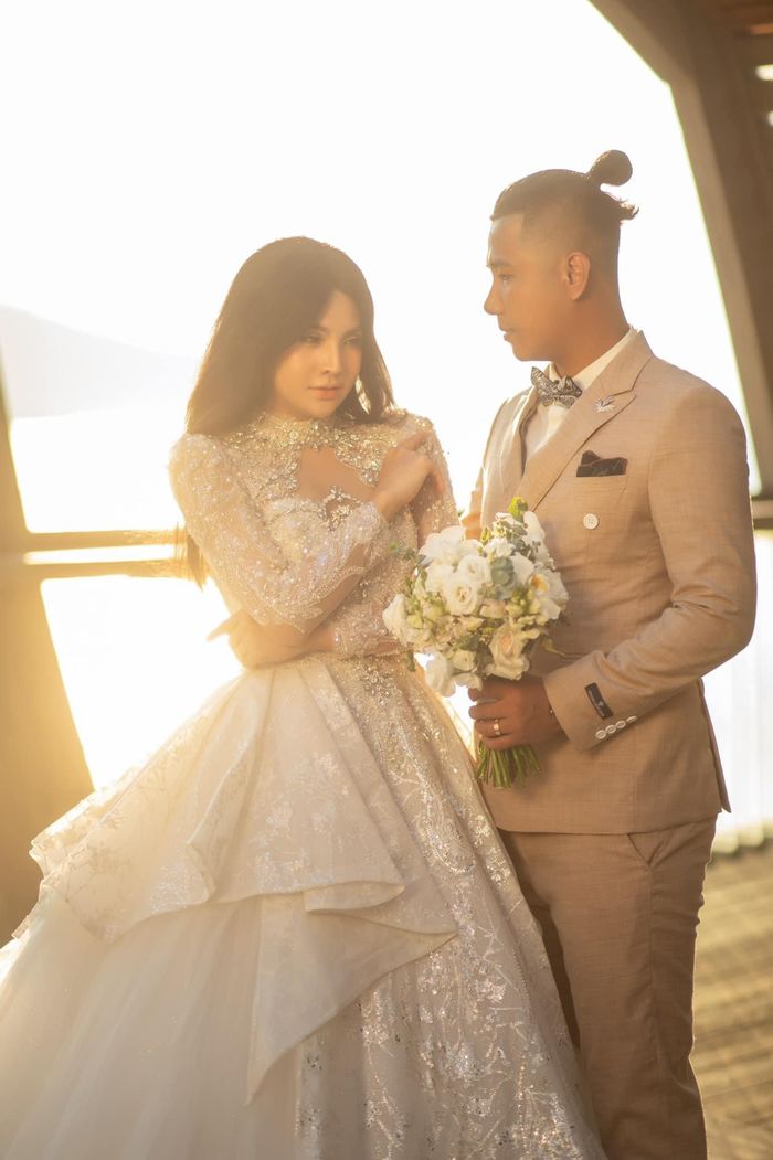 Mỹ nhân cộng đồng LGBT Hưng Lee kết hôn cùng bạn trai