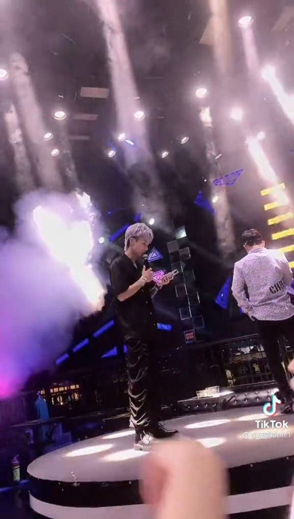 Chán làm TikToker, Đạt Villa lấn sân ca sĩ: Giọng hát live gây lú