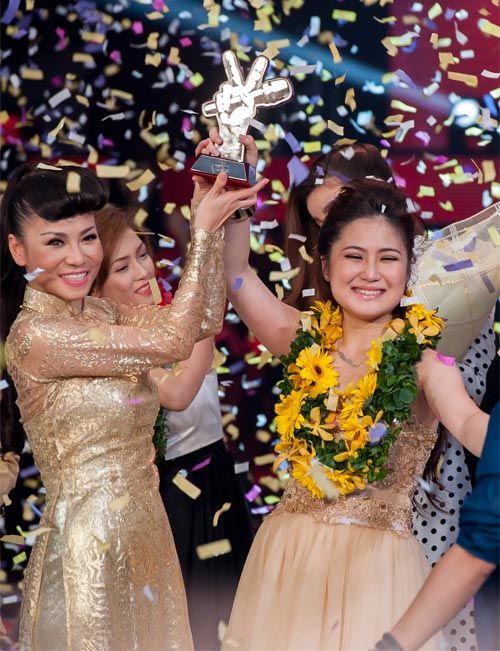 1001 biểu cảm của sao Việt khi học trò đăng quang