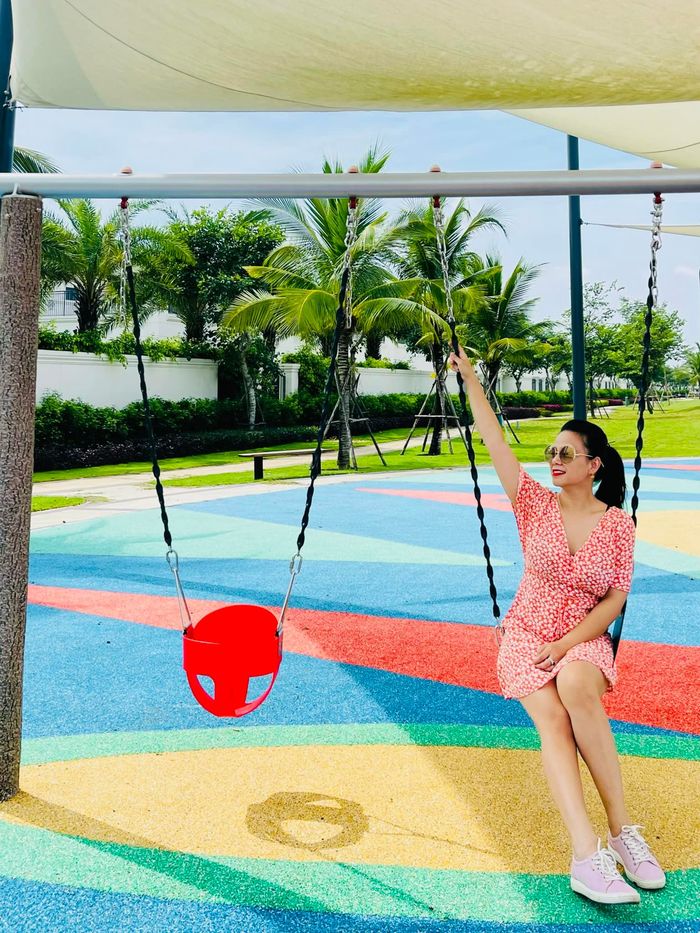 Bóng hồng đồng hành 20 năm của Shark Bình: Bên cạnh từ khi tay trắng