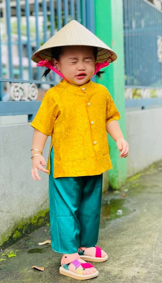 Nhóc tì sao Việt diện nón lá, áo bà ba: Con gái Bảo Lâm dễ cưng xỉu