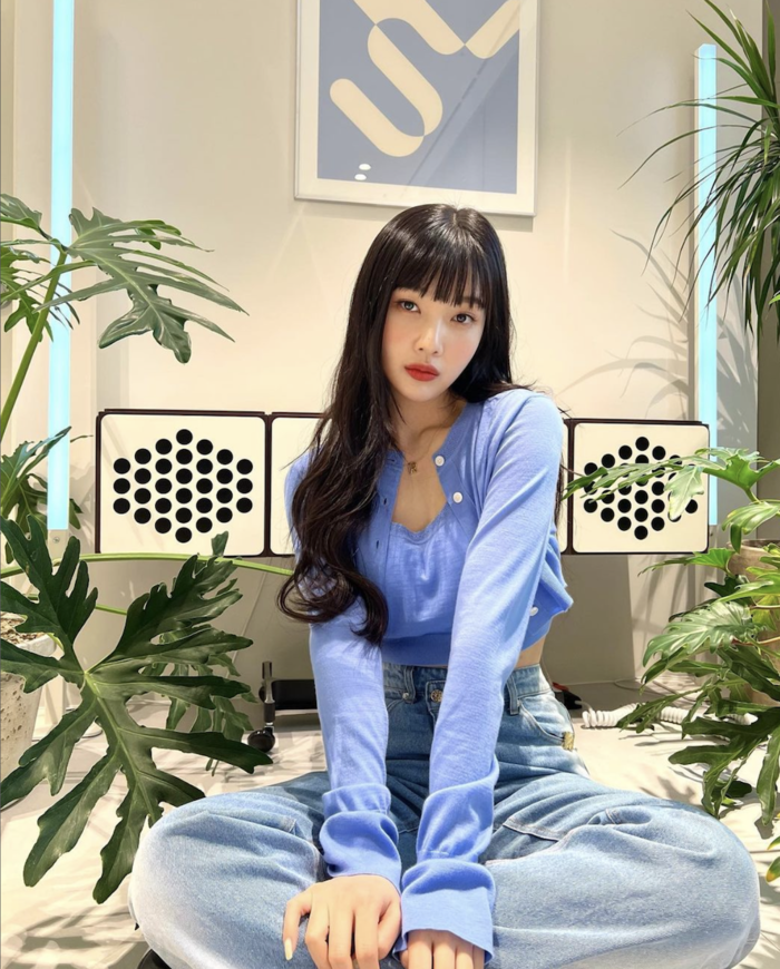 Những outfit gây viral mang đậm phong cách Y2K của Joy (Red Velvet) 