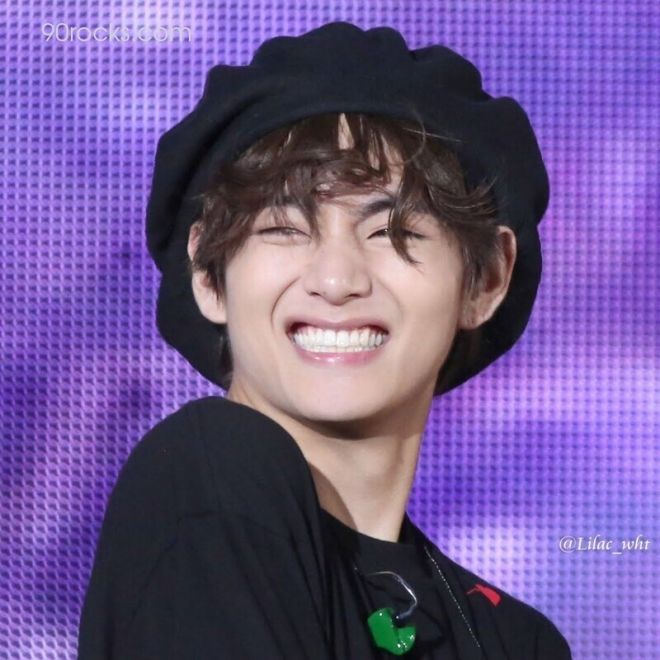 Những kiểu cười gây mê của idol Kpop: D.O cưng xỉu với môi trái tim