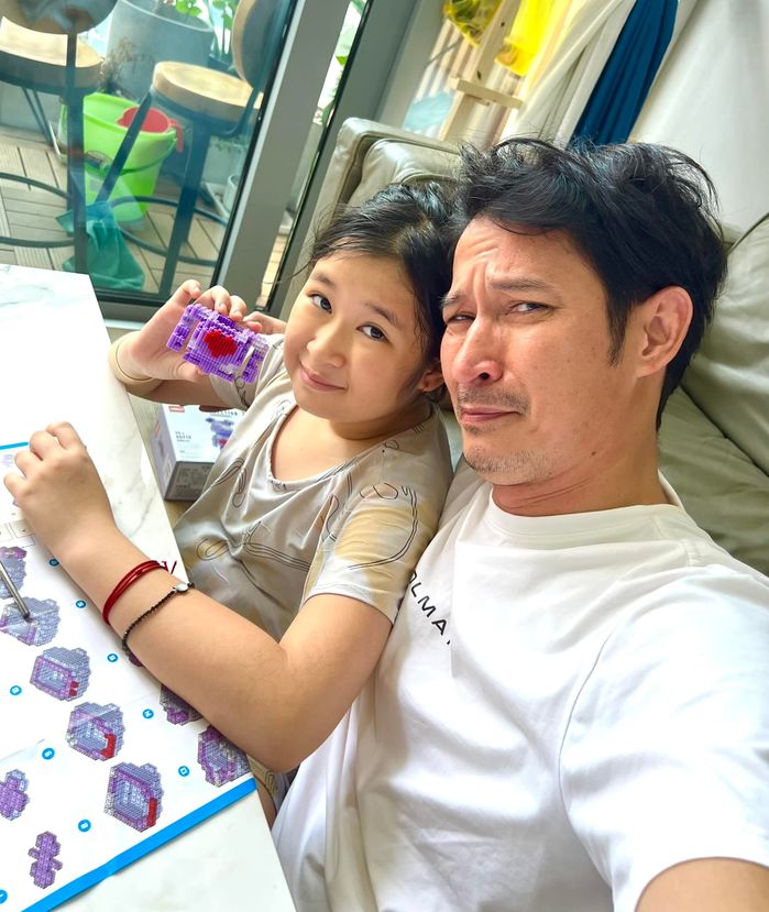 Con gái 10 tuổi của Huy Khánh tự lập từ sớm: Chủ động đạp xe đi học