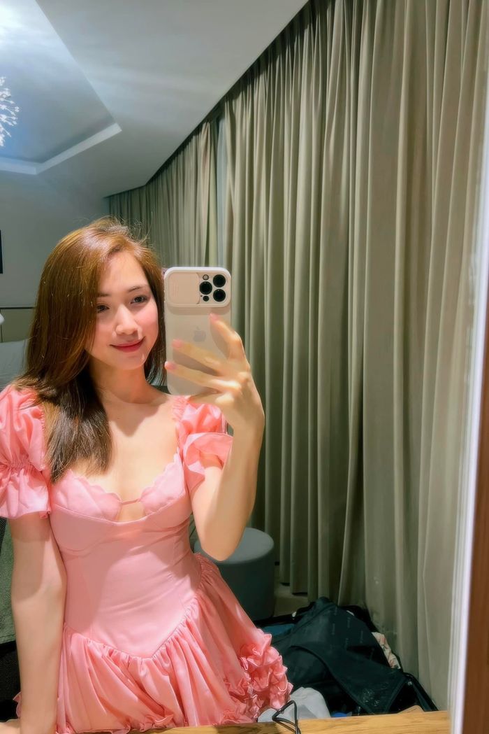 Ảnh hot sao Việt 14/8: Sơn Tùng khoe bố mẹ trẻ măng