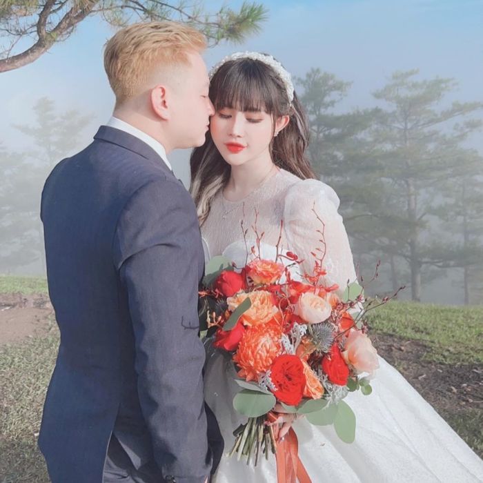 Ai rồi cũng phải lấy chồng: Gái Nhật đó khoác váy cưới lên xe hoa