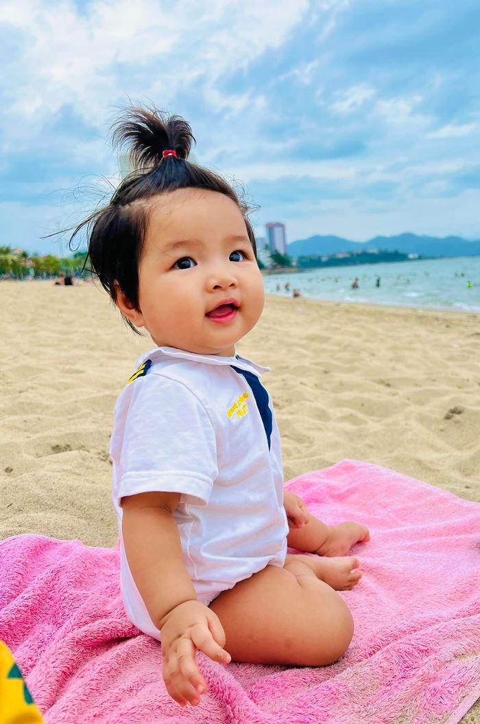 Ảnh đầu đời cưng xỉu của dàn nhóc tỳ nhà sao Việt
