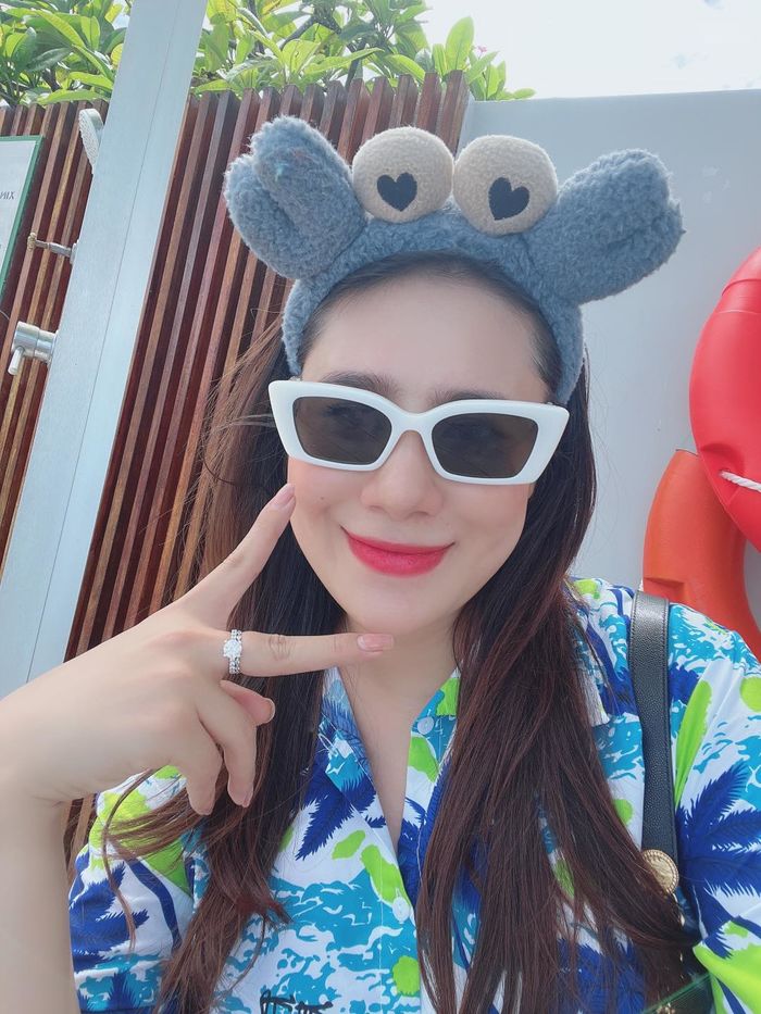 Ảnh hot sao Việt 11/8: Lộ diện 2 mẫu váy dạ hội chung kết của Nam Em