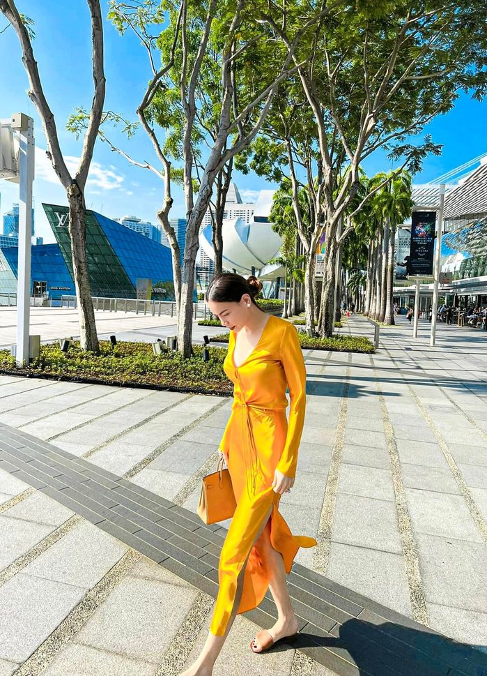 Ảnh hot sao Việt 15/8: Bình Minh tự lái du thuyền ở Pháp