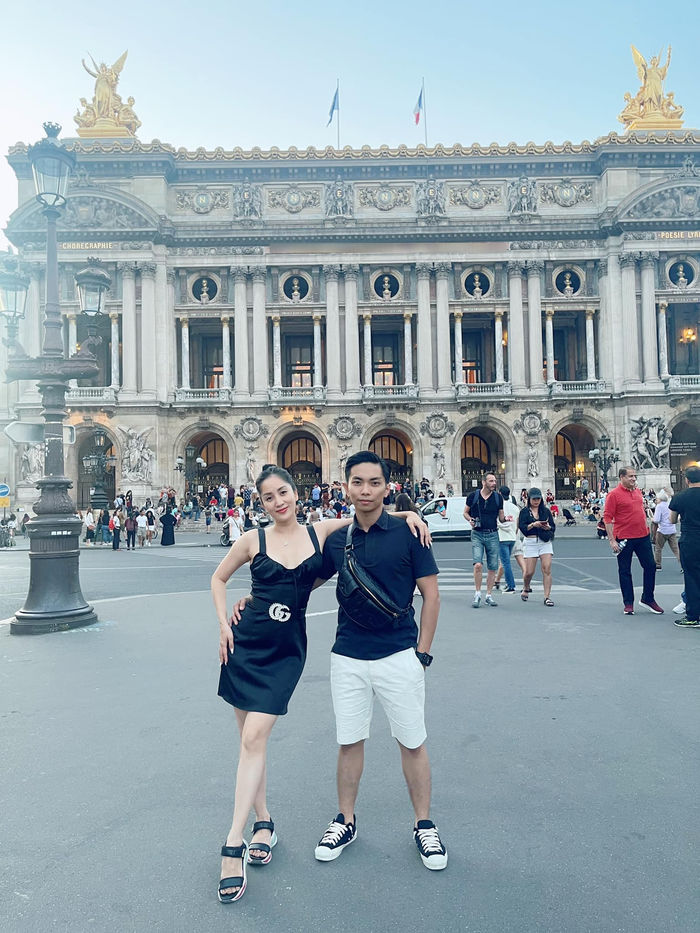 Ảnh hot sao Việt 31/8: Khánh Thi - Phan Hiển tình tứ ở Paris