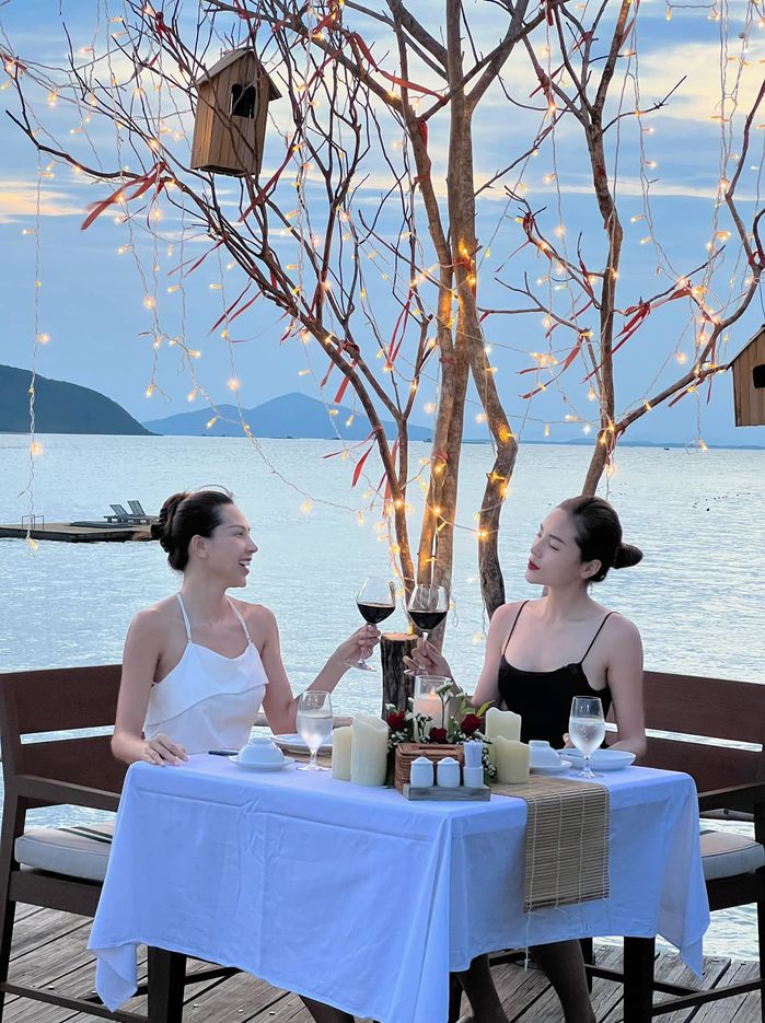 Ảnh hot sao Việt 5/8: H'Hen Niê - Bảo Ngọc như chị em sinh đôi