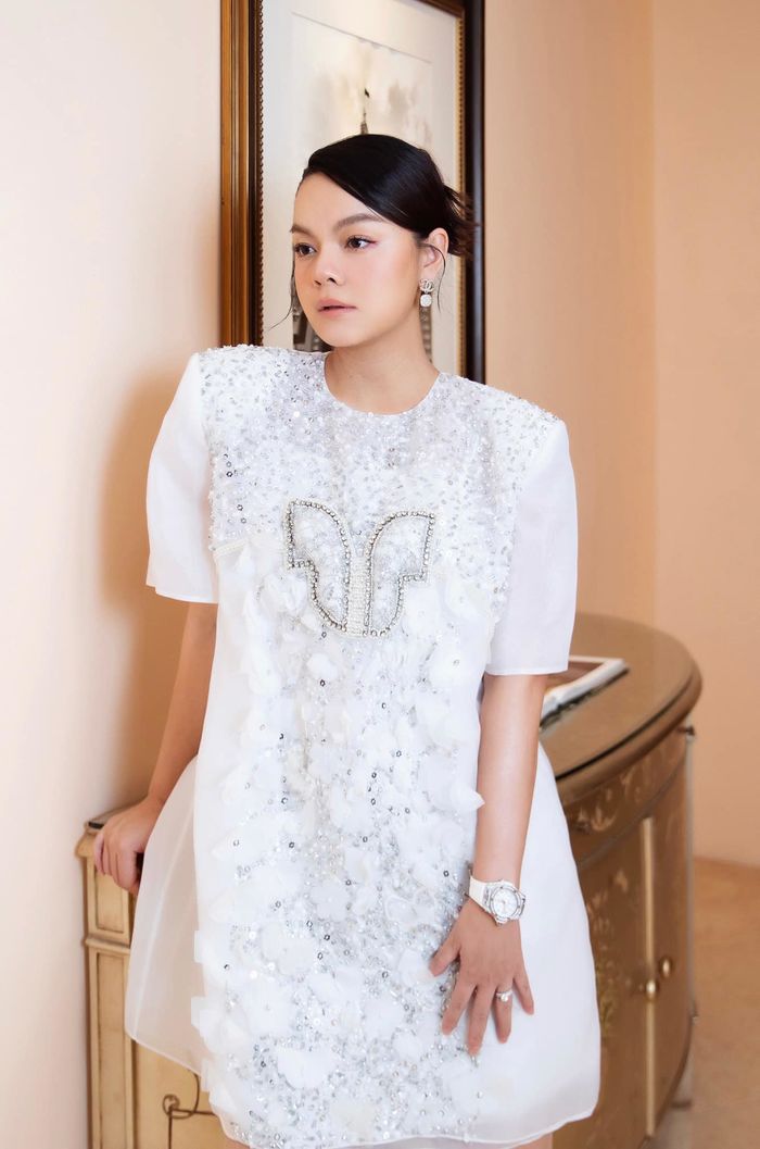 Ảnh hot sao Việt 6/8: Phạm Quỳnh Anh đi làm sau 18 ngày sinh