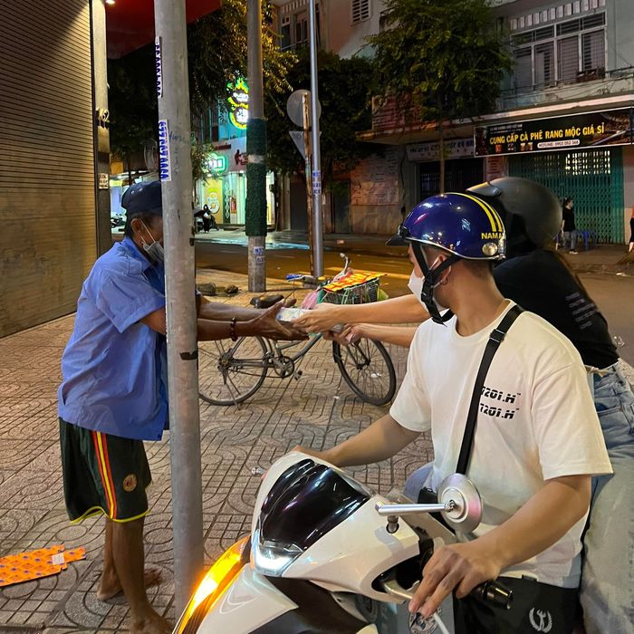 Ảnh hot sao Việt 7/8: Kim Duyên khoe street style cực cuốn