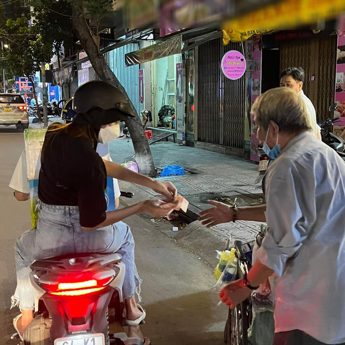 Ảnh hot sao Việt 7/8: Kim Duyên khoe street style cực cuốn