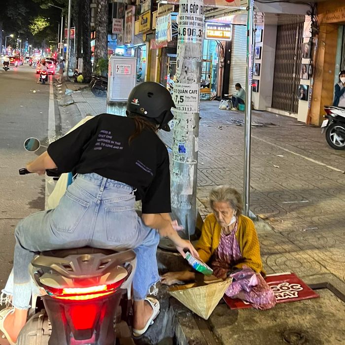 Ảnh hot sao Việt 7/8: Kim Duyên khoe street style cực cuốn