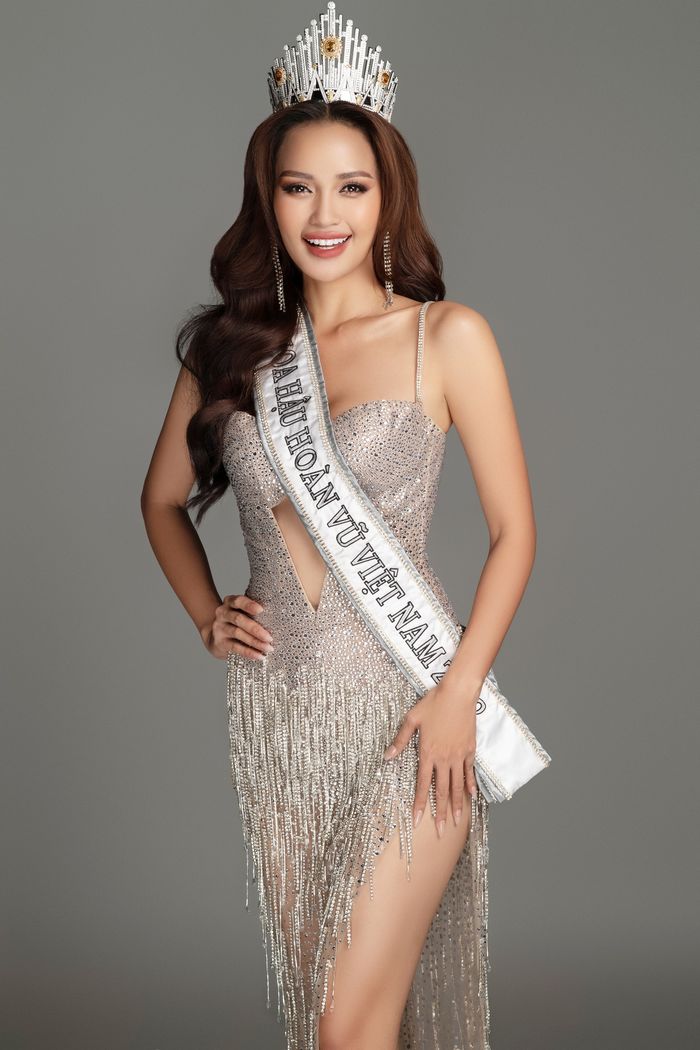 Ảnh sau đăng quang Top 3 Hoa hậu: Top 3 Miss World VN rất quyền lực