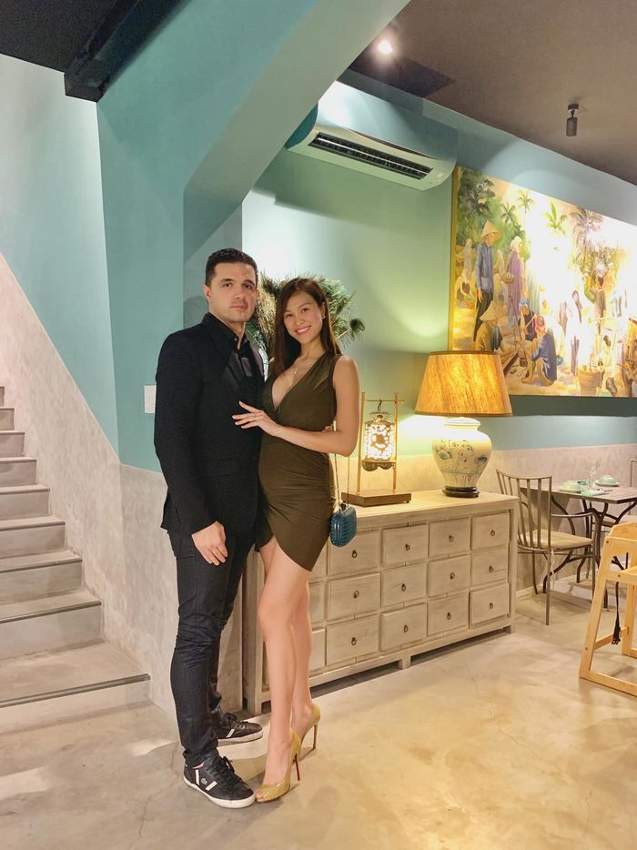 Bà bầu mê đầm ôm của Vbiz: Tiểu tam Karen Nguyễn mỗi ngày một bộ