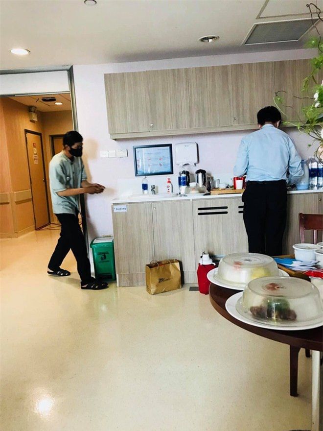 Bà bầu Vbiz đẻ phòng tổng thống: Mới có thêm vợ Dương Lâm