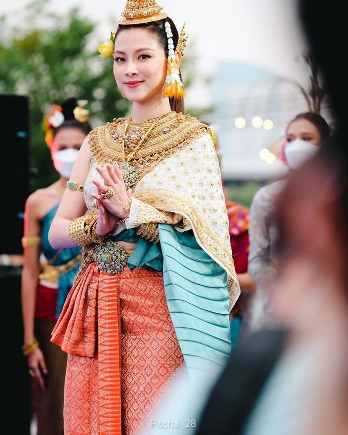 Baifern Pimchanok thử mọi tạo hình: Hoá nhân vật game như tiên nữ