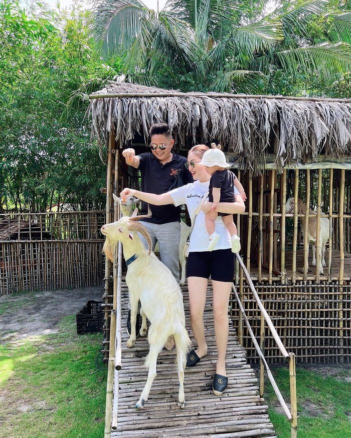 Bảo Thy du lịch toàn view sang chảnh nhưng đi đến đâu cũng gặp mưa
