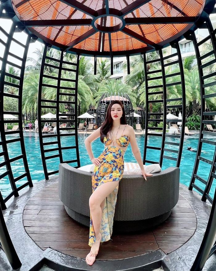 Bảo Thy du lịch toàn view sang chảnh nhưng đi đến đâu cũng gặp mưa