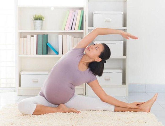 Bé gái chào đời cân nặng khủng gây bất ngờ cho mẹ và cả ê kíp mổ