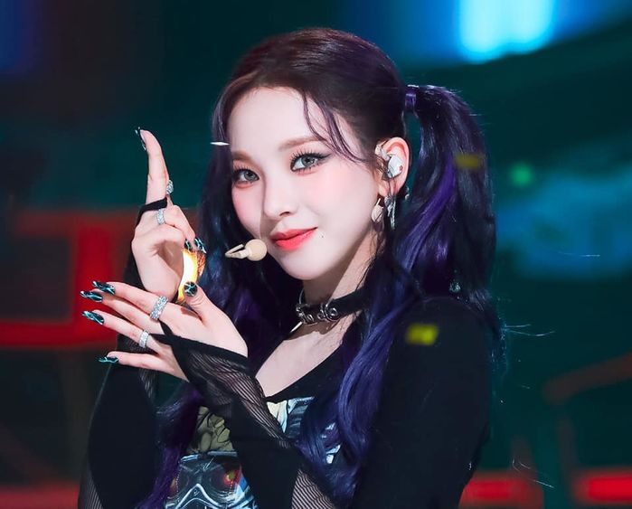 Biệt danh sang xịn của idol Kpop: Jisoo nghe tưởng Hoa hậu