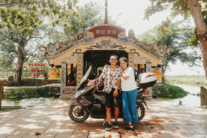 Biết mẹ say xe nhưng thích đi du lịch, cô gái chở mẹ đi phượt 700km