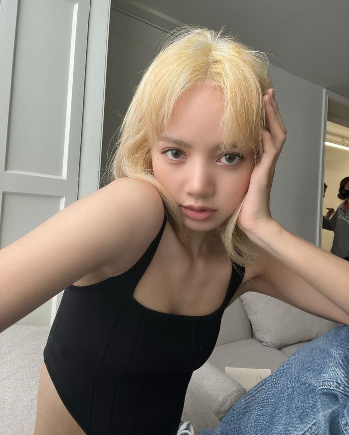 BLACKPINK trước tin comeback: Rosé ngày càng bạo gan khoe body cháy