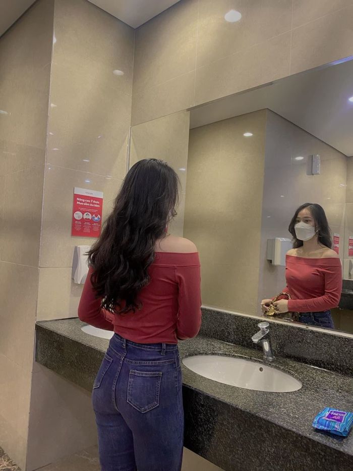 Bóng hồng U18 nữ Việt Nam: Từ giã sân cỏ, nhan sắc thăng hoa gây chú ý