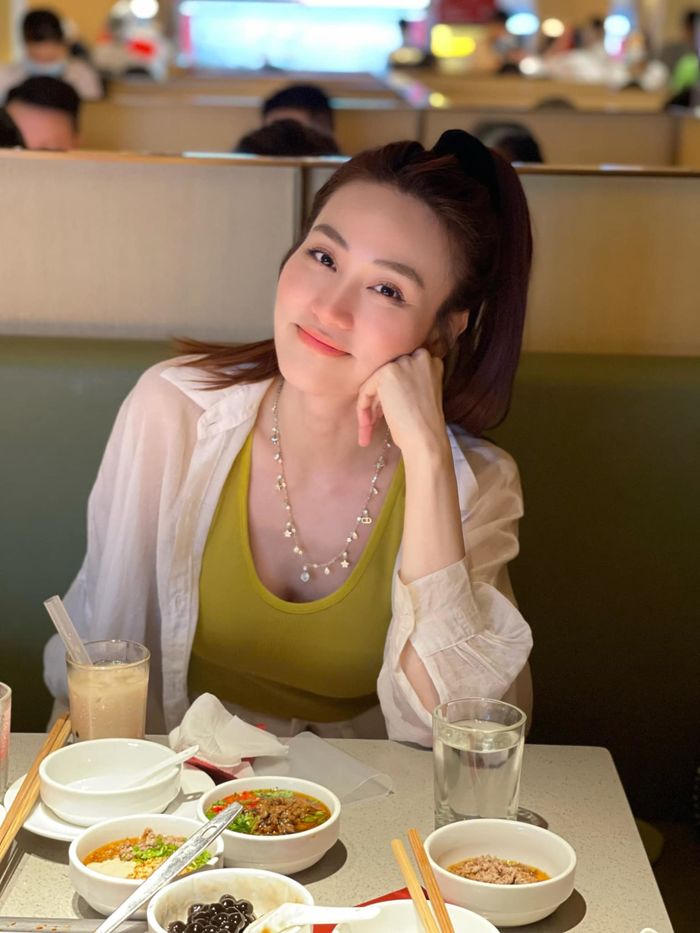 BST túi hiệu của Ngân Khánh: Mỗi ngày ở Mỹ là một chiếc khác nhau