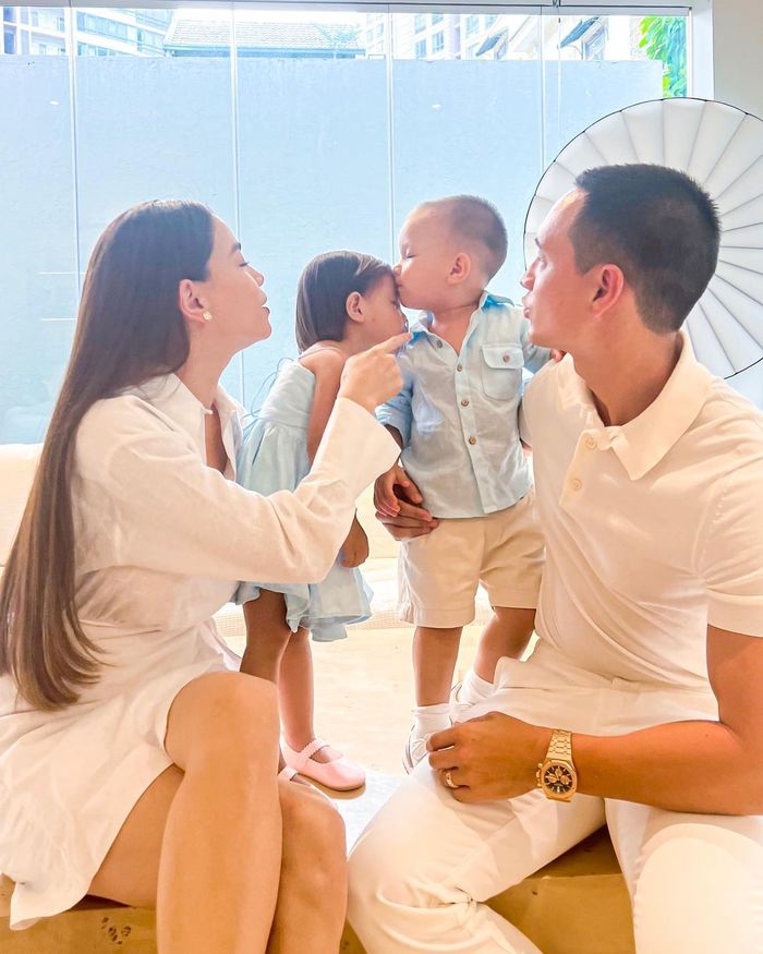 Cả gia đình Hà Hồ lên đồ đi tiệc: Lisa - Leon được dịp tình cảm