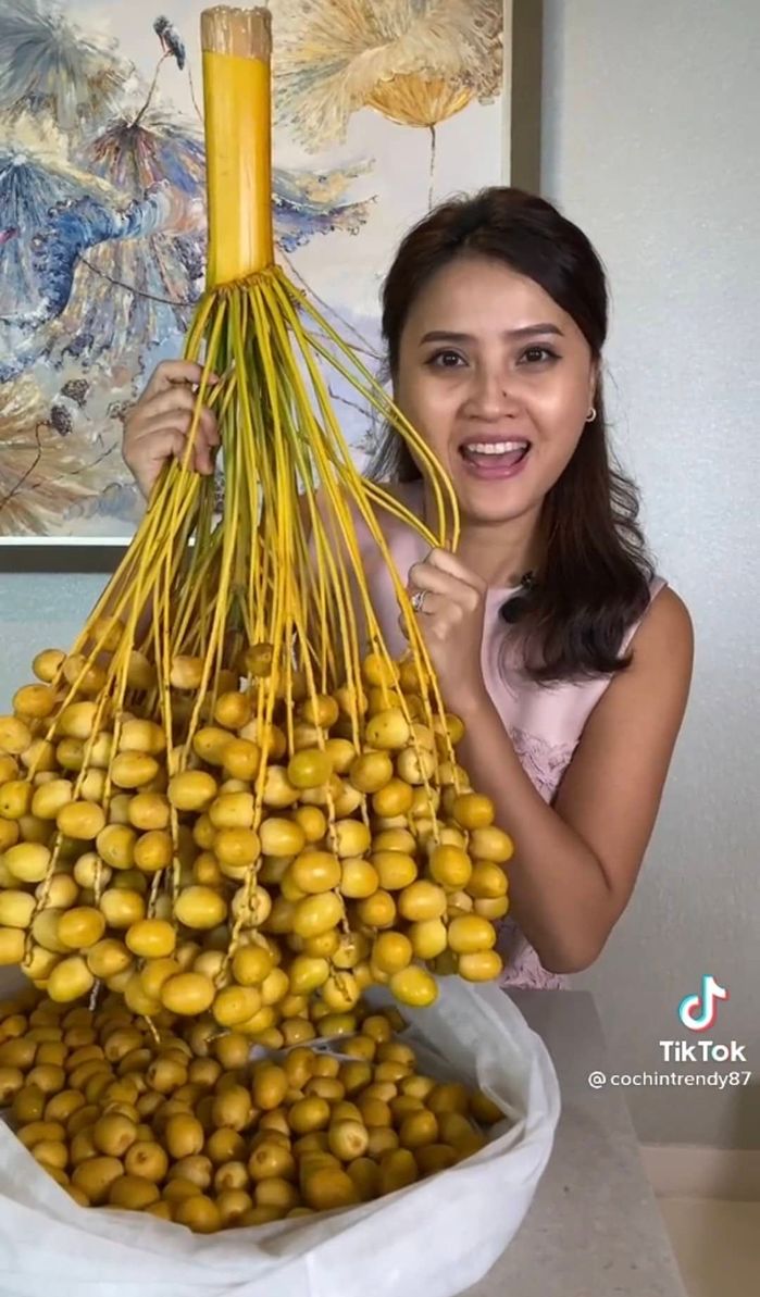 Chà là tươi - trái cây hot nhất TikTok: Giá chóng mặt 800k/1kg
