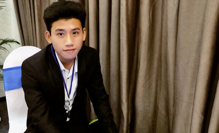 Chàng GenZ điển trai chinh phục cùng lúc 4 bằng Thạc sĩ tại trời Tây