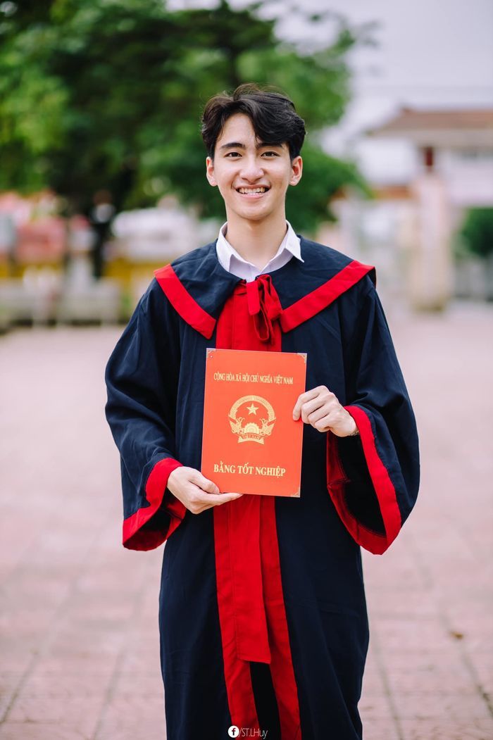 Visual đỉnh chóp của chàng thủ khoa Đại học Sân khấu Điện ảnh