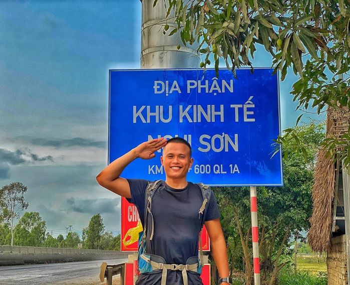Chàng trai Genz hoàn thành chuyến đi bộ 893 ngày từ Cà Mau - Hà Giang