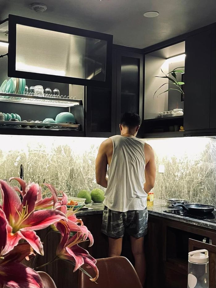 Chàng trai LGBT mua nhà ở tuổi 30 nhờ mang cơm hộp đi làm mỗi ngày