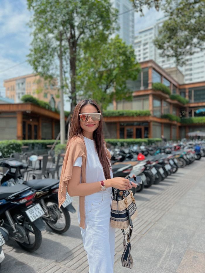 Chiến tích đi sắm hàng hiệu của sao Việt: Đăng Khôi chất đầy giường