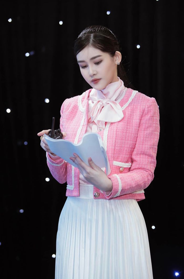 Chưa về làm dâu, Lê Âu Ngân Anh được lòng nhà chồng, dự mọi cuộc vui