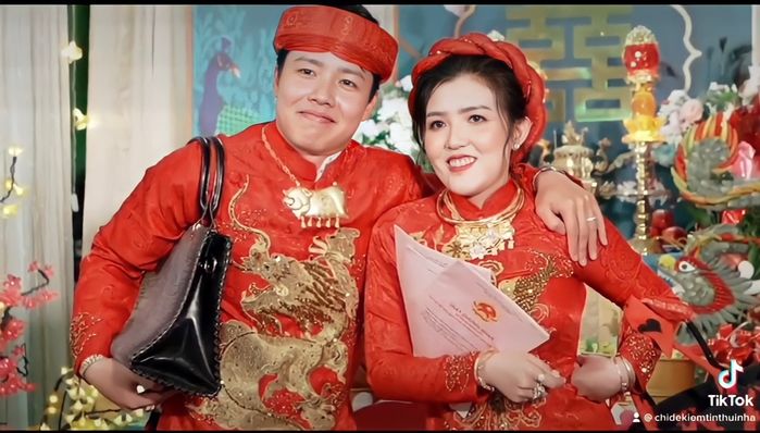 Cô dâu được trao 3 sổ đỏ 30 tỷ, 6 cây vàng và bộ trang sức kim cương